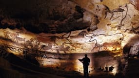 Lascaux 4 est l'une des victimes des arbitrages du ministère de la Culture. Il devait conduire à la création, en 2015, d'une zone de protection et à la fabrication d'une nouvelle réplique de la grotte. Les élus locaux cherchent d'autres financements.