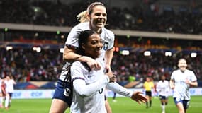 Eugénie Le Sommer et Grace Geyero lors de France-Canada