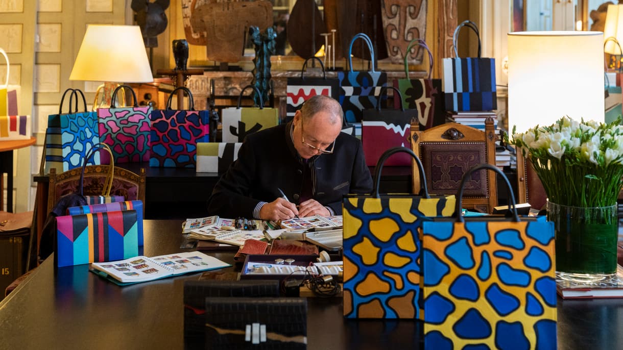 François-Joseph Graf, en pleine réalisation de croquis.