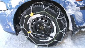 Vos skis sont faits pour déraper sur la neige, pas vos pneus. Pour s'en assurer, mettre des chaînes à ses roues motrices est un réflexe à adopter avant de se déplacer en montagne par temps de neige. 