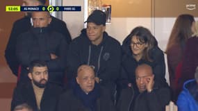 Kylian Mbappé aux côtés de sa mère Fayza Lamari lors du match PSG-Monaco