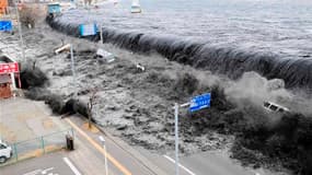 A Miyako City, dans la préfecture d'Iwate. Le bilan du séisme et du tsunami survenus vendredi au Japon pourrait atteindre 10.000 morts, annonce dimanche la télévision publique NHK, citant la police. /Photo prise le 11 mars 2011/REUTERS/Mainichi Shimbun