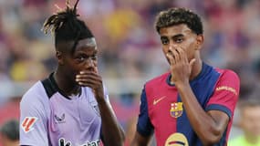 Nico Williams discutant avec Lamine Yamal lors de FC Barcelone-Athletic Club, le 24 aout 2024