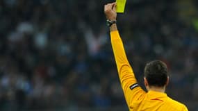 Un footballeur professionnel suédois a été condamné mercredi en appel pour avoir volontairement reçu un carton jaune lors d'une rencontre de première division, dans le cadre d'une affaire de paris truqués