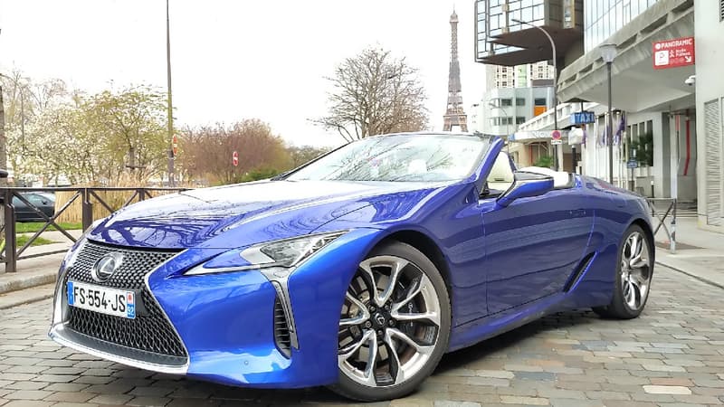 Lexus sort pour la première fois un cabriolet avec une capote souple. Voici le LC500 cabriolet ici dans une édition limitée, la "Regatta Edition".