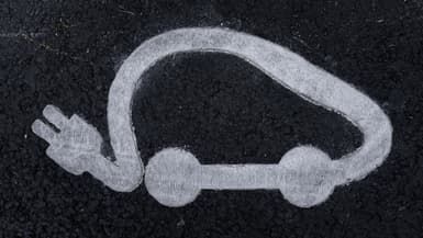 Un symbole de voiture électrique.