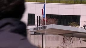 Attentat déjoué: les profils des trois suspects s’affinent