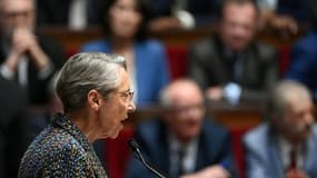 La Première ministre Elisabeth Borne annonce le recours au 49.3 pour la réforme des retraites le 16 mars 2023 à l'Assemblée nationale à Paris