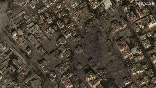 Des images satellites publiées par Maxar Technologies montrent des bâtiments et des mosquées détruites par des frappes aériennes israéliennes dans la bande de Gaza