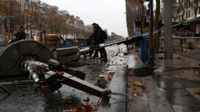 Samedi 24 novembre, un rassemblement de "gilets jaunes" sur les Champs-Élysées a donné lieu à une journée de violences et de dégradations.