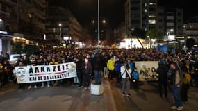 Un an après le meurtre d'un supporter de l'Aris FC, Thessalonique rend hommage à la victime de 19 ans, le 1er février 2023.