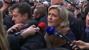 Marine Le Pen huée à son arrivée au rassemblement en hommage à Mireille Knoll