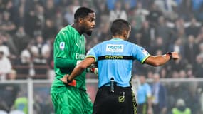 Mike Maignan est exclu face au Genoa, le 7 octobre 2023.