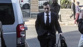 Oscar Pistorius arrive à la reprise de son procès, le 30 juin 2014.