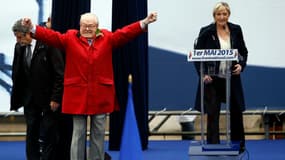 Jean-Marie Le Pen lors de la manifestation du 1er mai 2015 en compagnie de Marine Le Pen.
