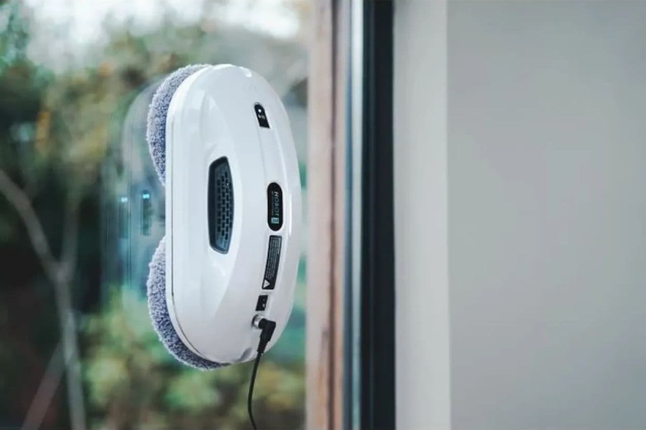 Un robot nettoyeur de vitres EZICLEAN pour surfaces vitrées