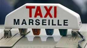 Les chauffeurs de taxi ont organisé des manifestations dans plusieurs villes de France mercredi pour protester contre la flambée des prix du carburant et l'absence d'aides de l'Etat. Des "opérations escargot" ont provoqué des embouteillages géants, notamm