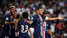 Le footballeur Eric Choupo-Moting (n°17) et son capitaine Thiago Silva (n°2), lors du match contre Toulouse au Parc des Princes, le 25 août 2019 à Paris