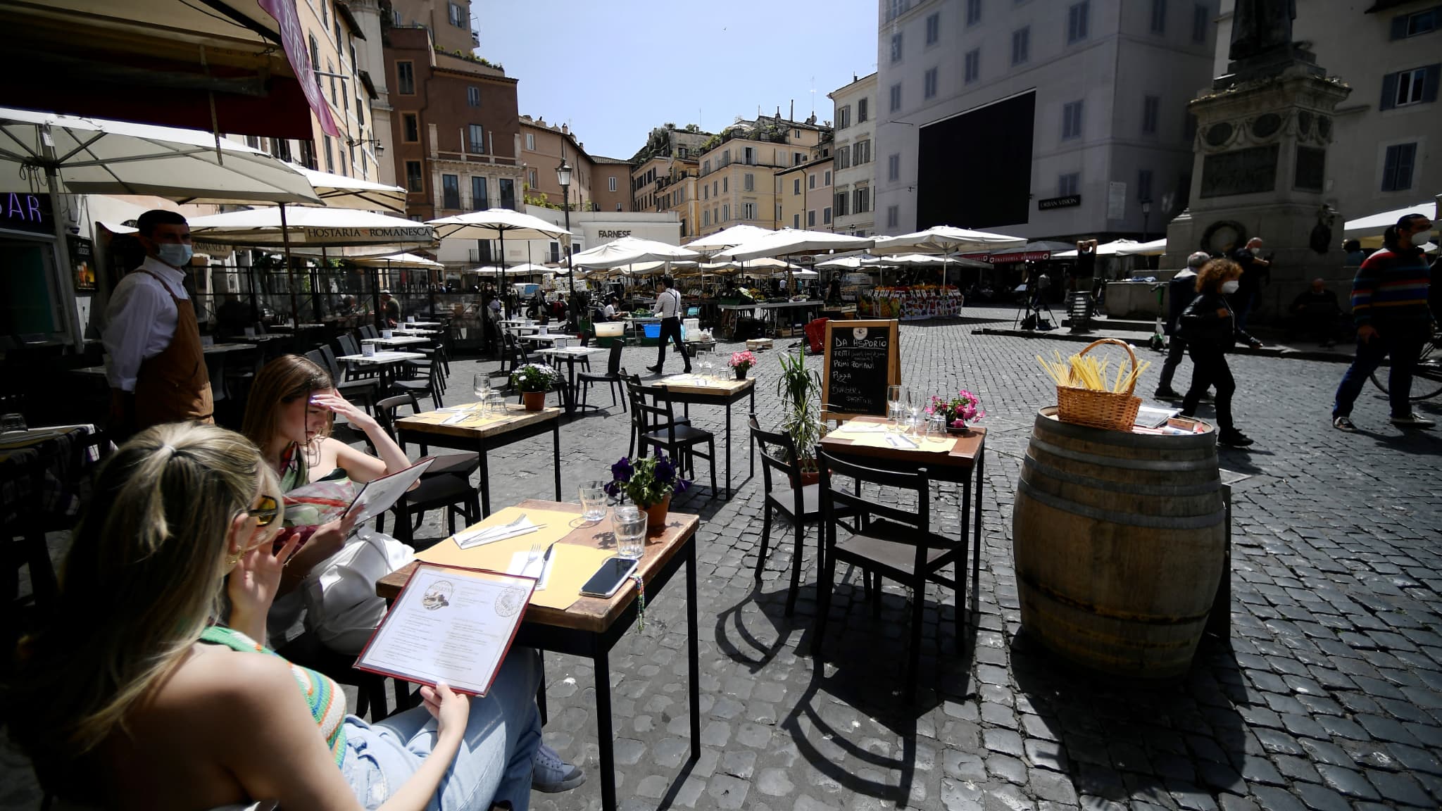 Les restaurateurs vont pouvoir régulariser les étrangers: la nouvelle liste des métiers en tension est enfin publiée