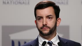 Le député du Rassemblement National Jean-Philippe Tanguy s'adresse à la presse à l'Assemblée nationale, le 25 novembre 2025.