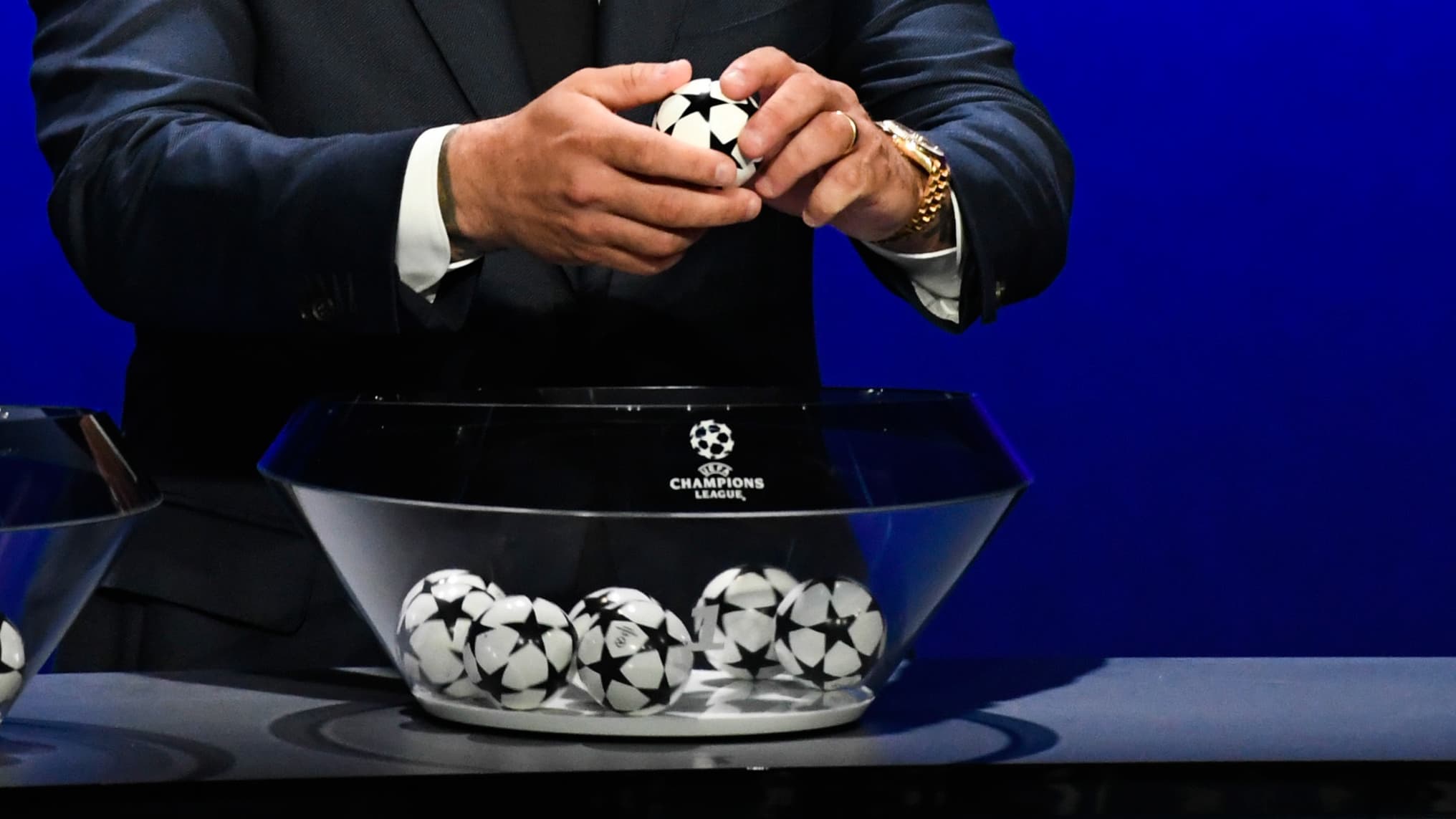 DIRECT. LIGUE DES CHAMPIONS: SUIVEZ LE TIRAGE AU SORT DES ADVERSAIRES DU PSG, DE L'OM ET DE MONACO EN PHASE DE LIGUE EN LIVE
