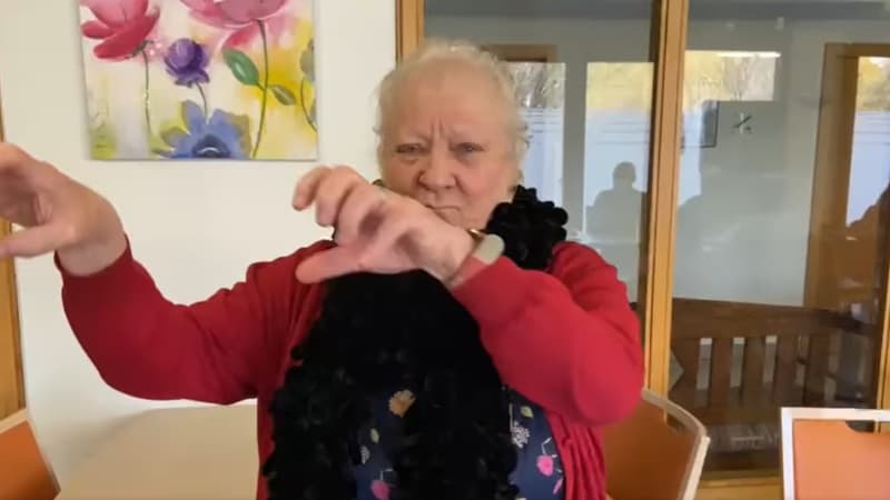 Haut-Rhin: les résidents d'un Ehpad reprennent la danse de la série Mercredi