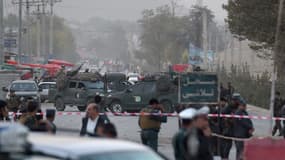Un kamikaze s'est fait exploser devant l'université de Kaboul, au moins 26 personnes ont été tuées. 