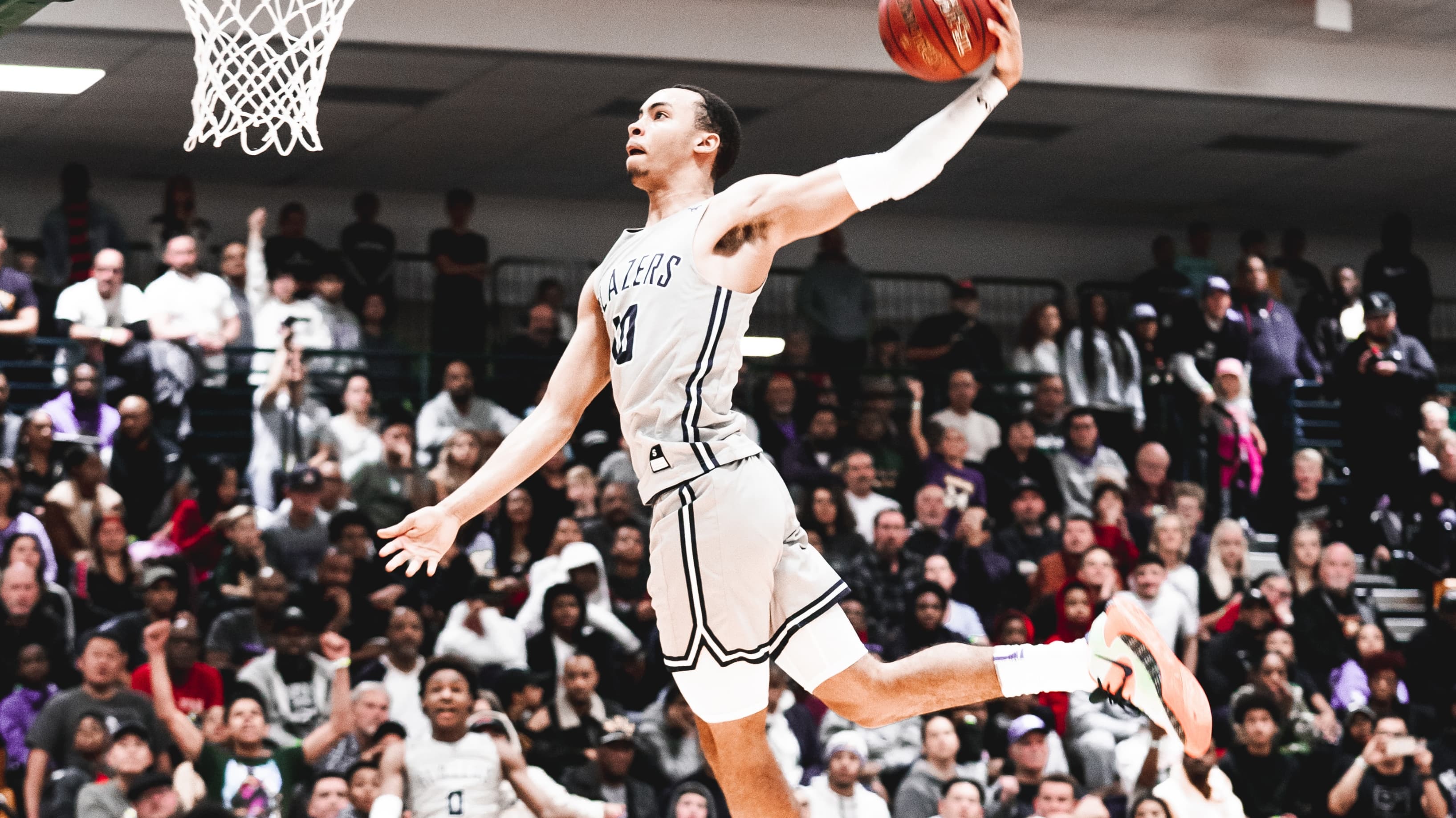 Amari Bailey, coéquipier de Bronny James à Sierra Canyon et l'un  des meilleurs espoirs américains de sa classe d'âge, monte au dunk