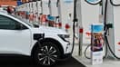 La France va accentuer son virage vers la voiture électrique au cours des trois prochaines années, avec un objectif de 800.000 ventes dès 2027