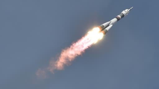 Un vaisseau spatial russe Soyouz avec à son bord un cosmonaute russe et deux astronautes américain et allemand en route vers la Station spatiale internationale, le 6 juin 2018