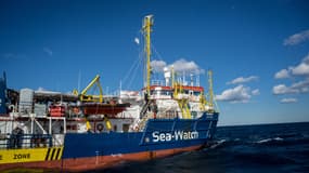 Le Sea-Watch est l'un des deux bateaux des ONG allemandes à avoir recueilli des migrants. 