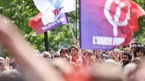 Des supporters de La France insoumise le 1er mai 2022 à Paris 