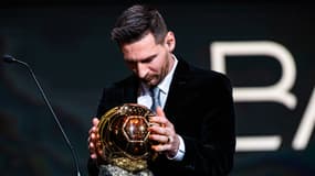 Lionel Messi avec le Ballon d'or en 2019