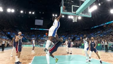Le poster de Yabusele sur LeBron James en finale des JO de Paris 2024 entre la France et les Etats-Unis, 10 août 2024