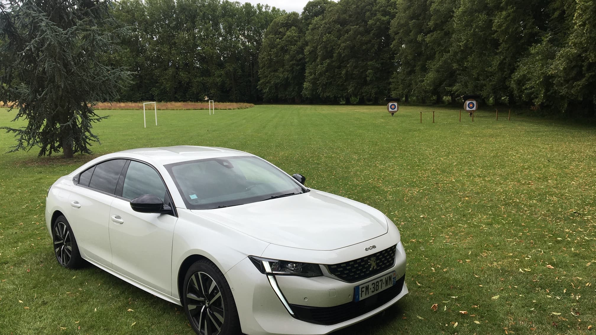 La berline 508 permet de rouler une quarantaine de kilomètres en mode tout électrique. 