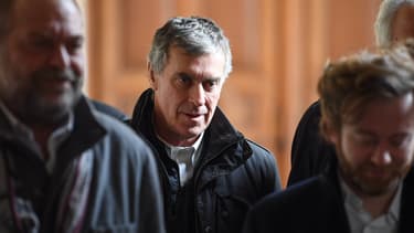 L'ex-ministre du Budget Jérôme Cahuzac, accompagné de ses avocats, le 21 février 2018 au TGI de Paris.