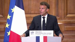 Emmanuel Macron: "Aucun professeur ne débutera sa carrière sous les 2000 euros nets"