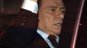Le président du conseil italien Silvio Berlusconi a confirmé samedi à ses ministres qu'il se rendrait dans la soirée au palais du Quirinal pour remettre sa démission au président Giorgio Napolitano, apprend-on par un communiqué gouvernemental. /Photo pris