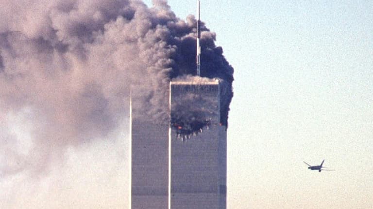 Le vol United Airlines 175 s'approchant de la tour sud du World Trade Center à New York le 11 septembre 2001