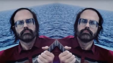 David Berman dans le clip de "All My Happiness Is Gone", de son nouveau groupe Purple Mountains