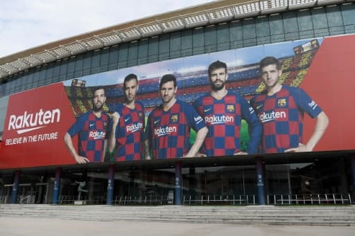 Photo d'archives prise le 13 mars 2020 devant le stade vide de Barcelone Photo d'archives prise le 13 mars 2020 devant le stade vide de Barcelone
