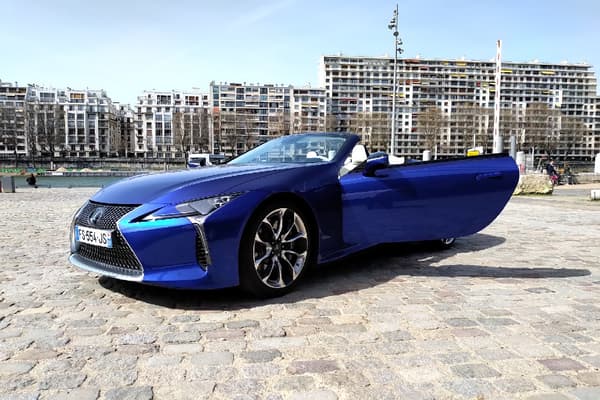 Depuis son lancement en 2017, Lexus a vendu 240 LC, toutes configurations confondues (Coupé, 500h et V8) dont six cabriolets. Il a été officiellement présenté en avril 2020, avec une mise sur le marché en fin d'année. Depuis son lancement en 2017, Lexus a vendu 240 LC, toutes configurations confondues (Coupé, 500h et V8) dont six cabriolets. Il a été officiellement présenté en avril 2020, avec une mise sur le marché en fin d'année.