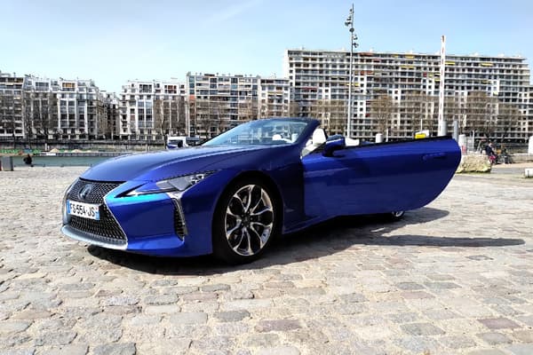 Depuis son lancement en 2017, Lexus a vendu 240 LC, toutes configurations confondues (Coupé, 500h et V8) dont six cabriolets. Il a été officiellement présenté en avril 2020, avec une mise sur le marché en fin d'année.