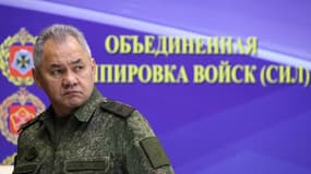 Le ministre russe de la Défense Sergueï Choïgou le 17 décembre 2022 lors d'une visite sur le champ de bataille.