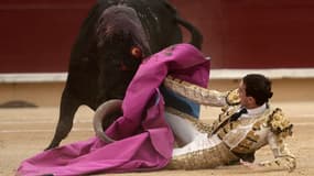 Le torero français Thomas Joubert lors d'une corrida à Bayonne le 30 juillet 2017