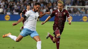 Le joueur israélien Sagiv Jehezkel contre le Bélarus lors d'un match de qualification pour l'Euro 2024, 12 septembre 2023