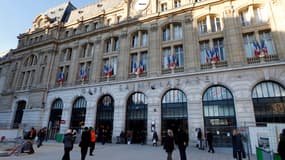 La façade de la gare Saint-Lazare, en décembre 2013.