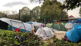 Un campement de migrants à Saint-Denis.