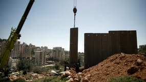 Israël lance le 7 avril 2016 la construction d'un mur de séparation dans la vallée de Crémisan, près de la ville chrétienne palestinienne de Beit Jala, en Cisjordanie occupée
