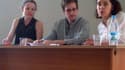 Edward Snowden, aux côtés de son conseil juridique Sarah Harrison (à gauche), membre de WikiLeaks, s'adresse à des organisations de défense des droits de l'homme, à l'aéroport moscovite de Cheremetievo. L'informaticien américain, poursuivi pour espionnage